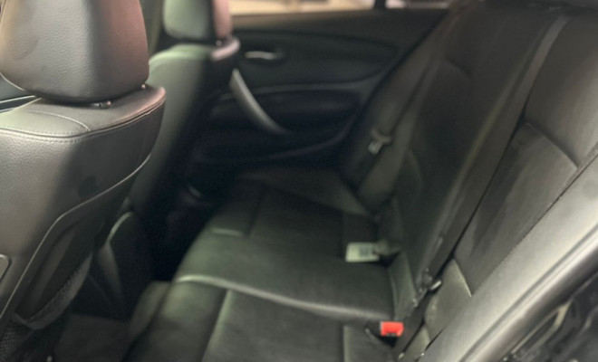 BMW 130iA 3.0 24V 265cv 5p 2011 Gasolina-9