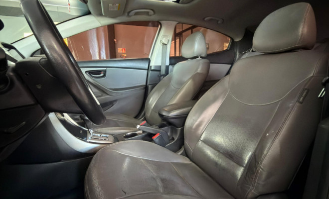 Hyundai Elantra GLS 1.8 16V Aut. 2012 Gasolina-14