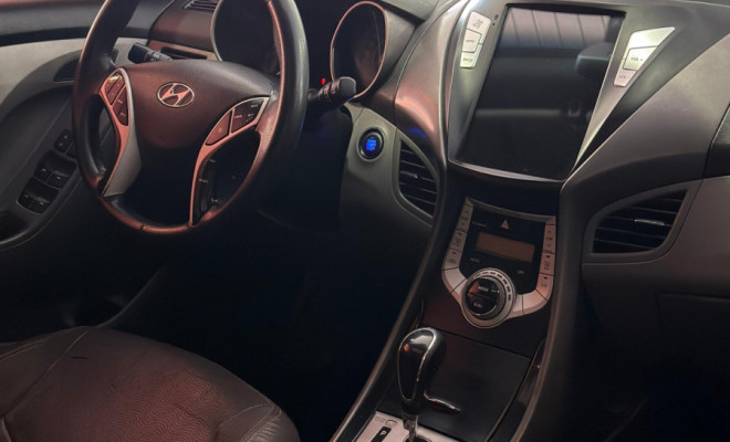 Hyundai Elantra GLS 1.8 16V Aut. 2012 Gasolina-12