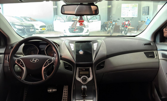 Hyundai Elantra GLS 1.8 16V Aut. 2012 Gasolina-10