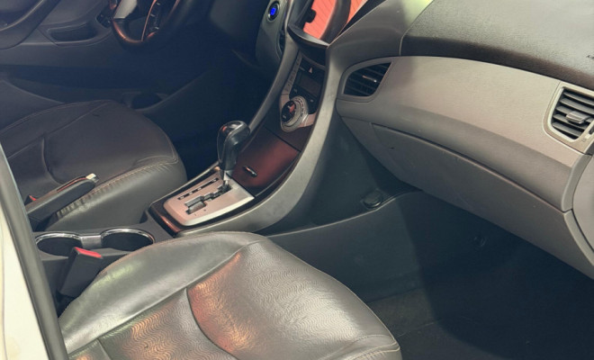 Hyundai Elantra GLS 1.8 16V Aut. 2012 Gasolina-11