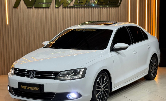 VW - VolksWagen JETTA Highline 2.0 TSI 16V 4p Tiptronic 2013 Flex-3