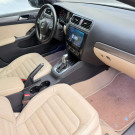 VW - VolksWagen JETTA Highline 2.0 TSI 16V 4p Tiptronic 2013 Flex-6