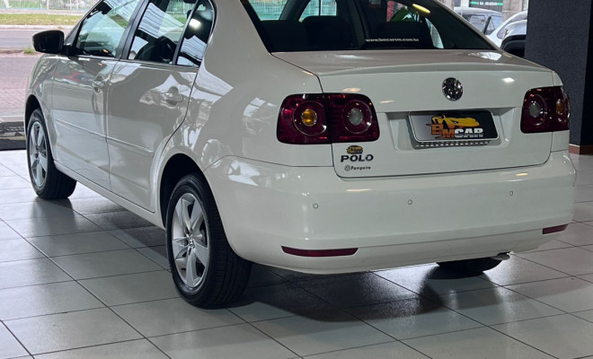 VW - VolksWagen Polo Sedan 1.6 Mi Total Flex 8V 4p 2014 Flex-2
