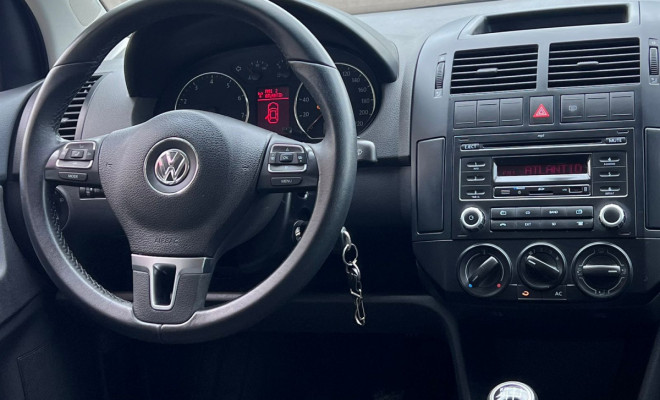 VW - VolksWagen Polo Sedan 1.6 Mi Total Flex 8V 4p 2014 Flex-4