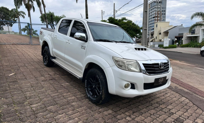 Toyota Hilux CD SRV D4-D 4x4 3.0 TDI Diesel Aut 2013 Diesel