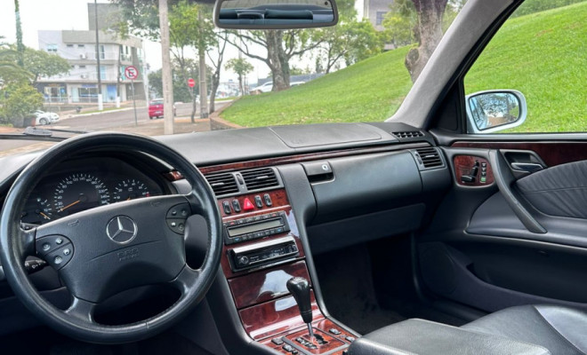 Mercedes-Benz E-320 3.2 Elegance 2000 Gasolina-10