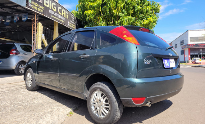 Ford Focus 1.8 16V 5p 2003 Gasolina-2
