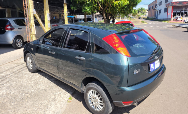 Ford Focus 1.8 16V 5p 2003 Gasolina-11