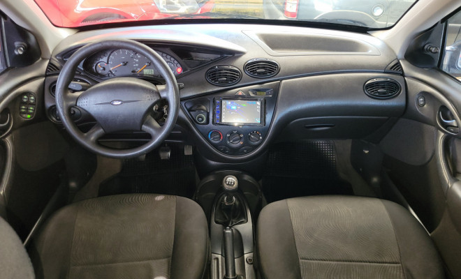 Ford Focus 1.8 16V 5p 2003 Gasolina-3