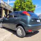 Ford Focus 1.8 16V 5p 2003 Gasolina-2