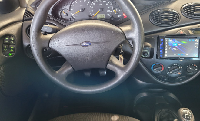 Ford Focus 1.8 16V 5p 2003 Gasolina-8