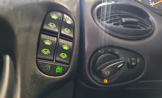 Ford Focus 1.8 16V 5p 2003 Gasolina-7