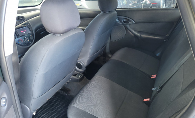 Ford Focus 1.8 16V 5p 2003 Gasolina-4