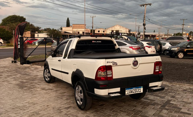 Fiat Strada Trekking 1.6 16V Flex CE 2013 Flex-2
