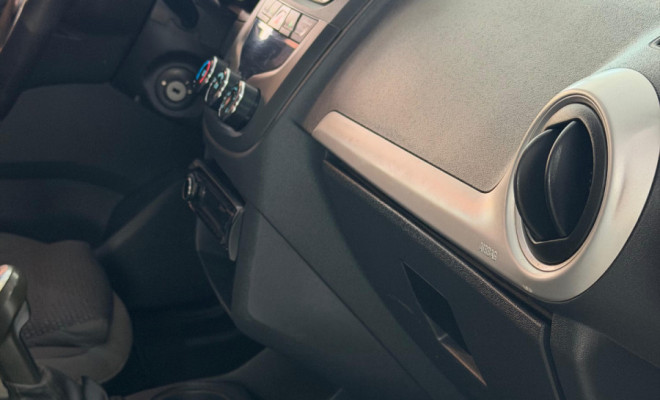 GM - Chevrolet MONTANA LS 1.4 ECONOFLEX 8V 2p 2016 Flex-12