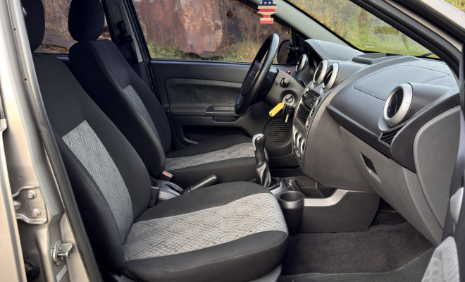 Ford Fiesta 1.6 16V Flex Mec. 5p 2013 Flex-11