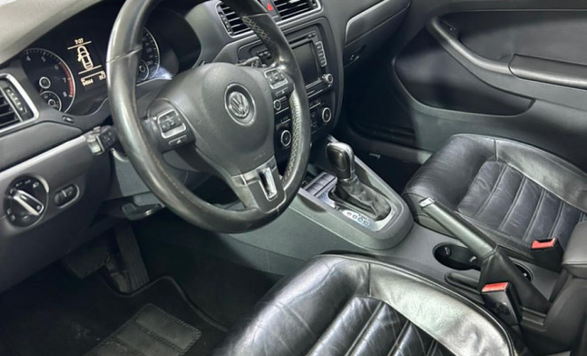 VW - VolksWagen JETTA Highline 2.0 TSI 16V 4p Tiptronic 2012 Gasolina-1