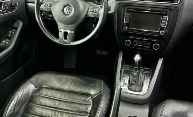 VW - VolksWagen JETTA Highline 2.0 TSI 16V 4p Tiptronic 2012 Gasolina-3