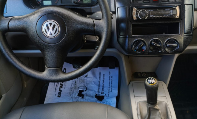 VW - VolksWagen Polo 1.6 Mi/ S.Ouro 1.6Mi 101cv 8V 5p 2005 Gasolina-4