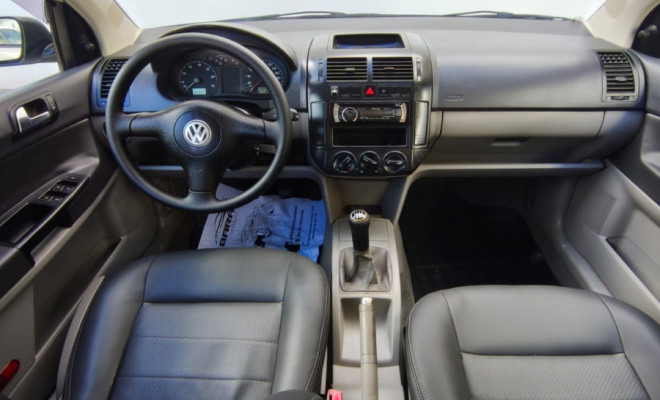 VW - VolksWagen Polo 1.6 Mi/ S.Ouro 1.6Mi 101cv 8V 5p 2005 Gasolina-5