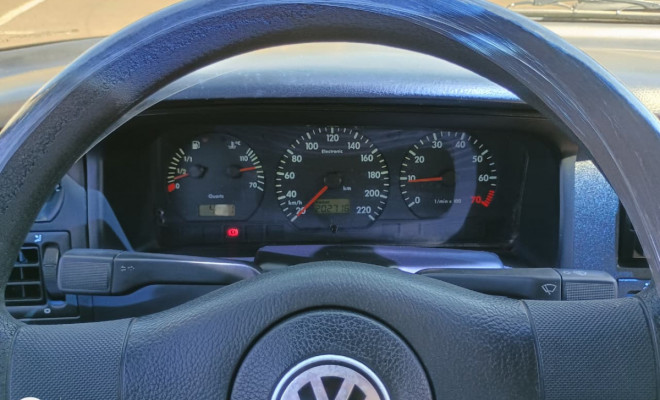 VW - VolksWagen Santana 1.8 Mi 2000 Gasolina-8