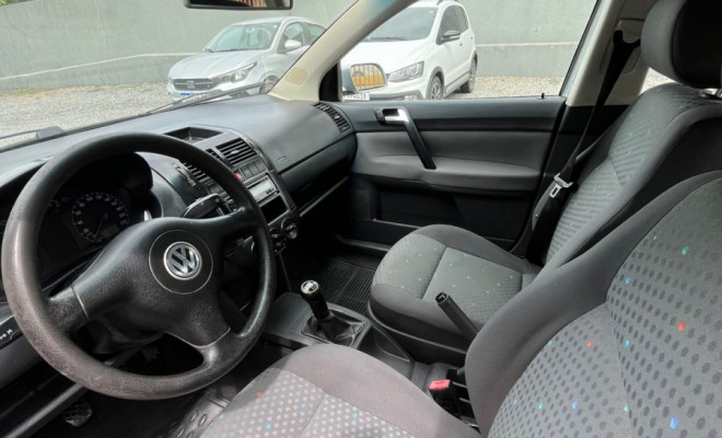 VW - VolksWagen Polo 1.6 Mi/ S.Ouro 1.6Mi 101cv 8V 5p 2005 Gasolina-1