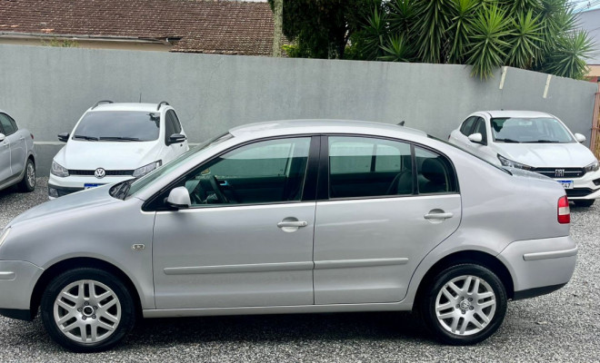 VW - VolksWagen Polo 1.6 Mi/ S.Ouro 1.6Mi 101cv 8V 5p 2005 Gasolina-6