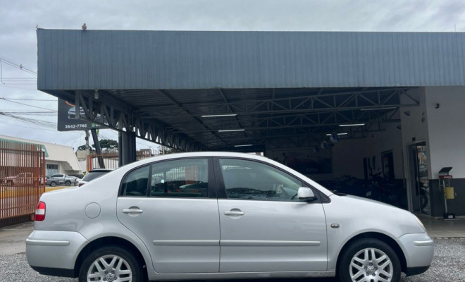 VW - VolksWagen Polo 1.6 Mi/ S.Ouro 1.6Mi 101cv 8V 5p 2005 Gasolina-8