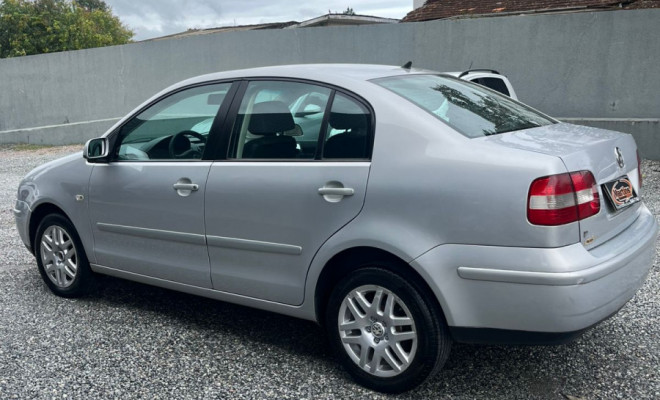 VW - VolksWagen Polo 1.6 Mi/ S.Ouro 1.6Mi 101cv 8V 5p 2005 Gasolina-4
