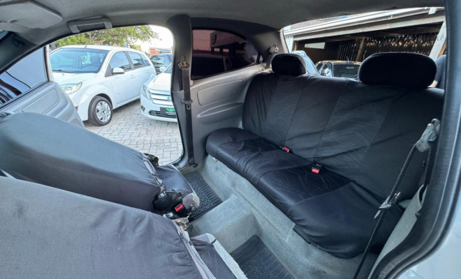 GM - Chevrolet Celta 1.0/Super/N.Piq.1.0 MPFi VHC 8V 3p 2001 Gasolina-6