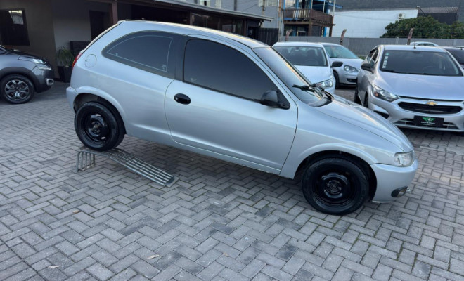 GM - Chevrolet Celta 1.0/Super/N.Piq.1.0 MPFi VHC 8V 3p 2001 Gasolina-12