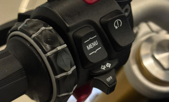 BMW F 900 R Sport Plus 2024 Gasolina-6