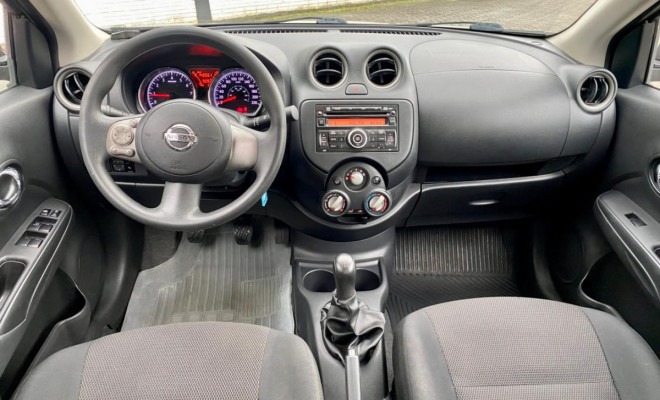 Nissan VERSA SL 1.6 Mec. - 2014-4
