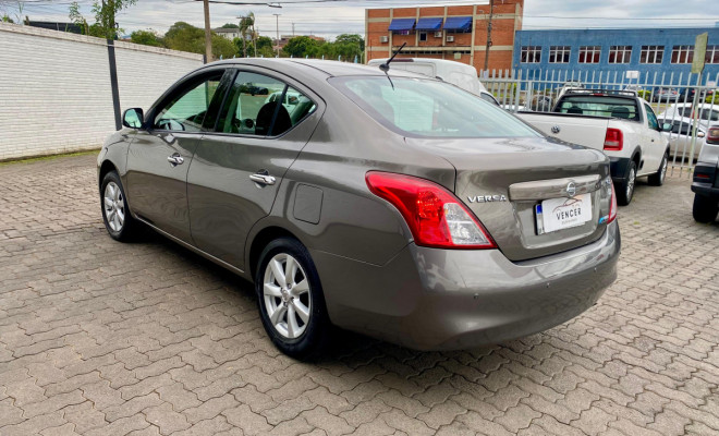 Nissan VERSA SL 1.6 Mec. - 2014-1