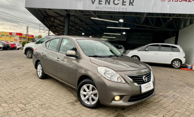 Nissan VERSA SL 1.6 Mec. - 2014