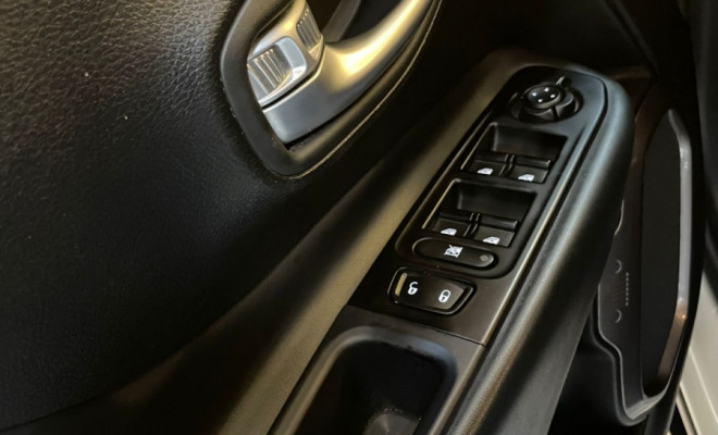 Jeep Renegade Limited 1.8 4x2 Flex  Aut. 2020   Muito conservada-8