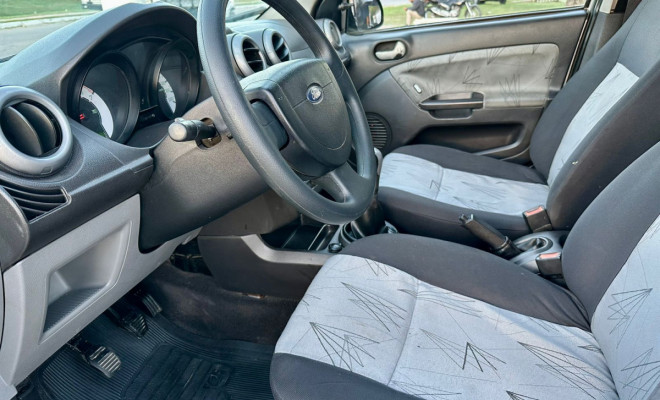 Fiesta Class 1.6 8V Flex - 2009-7