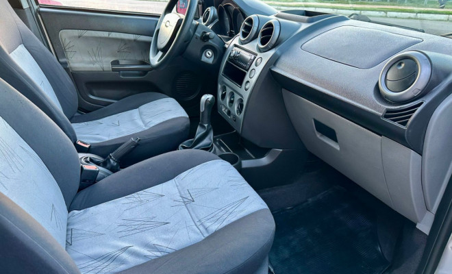 Fiesta Class 1.6 8V Flex - 2009-5