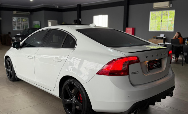 Volvo S60 T-6 R-DESIGN 3.0 AWD 4p 2012 Flex-4