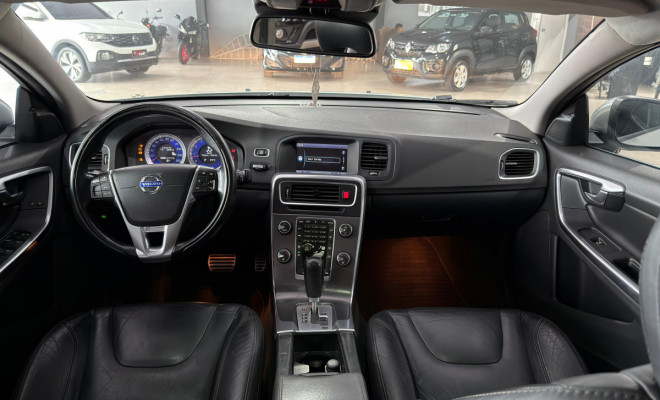 Volvo S60 T-6 R-DESIGN 3.0 AWD 4p 2012 Flex-8