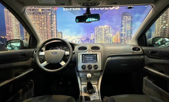 Ford Focus Sedan 2.0 4p Mec. 2013 Flex-4