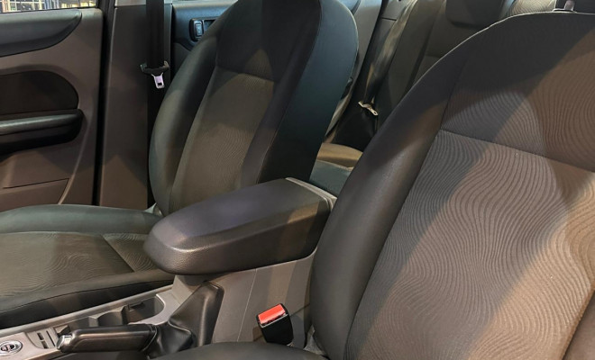 Ford Focus Sedan 2.0 4p Mec. 2013 Flex-10