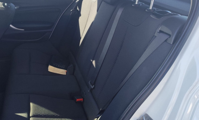 BMW 118iA/ Urban/Sport 1.6 TB 16V 170cv 5p 2015 Gasolina-9