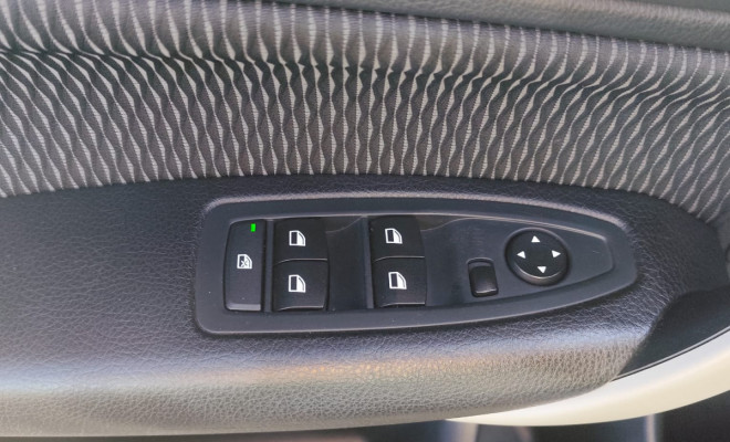 BMW 118iA/ Urban/Sport 1.6 TB 16V 170cv 5p 2015 Gasolina-11