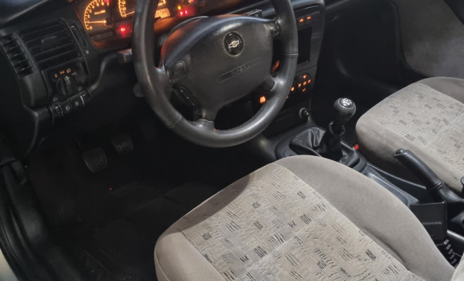 GM - Chevrolet Vectra GLS/Expres.2.2/ 2.0 e 2.0 CD 8V 2004 Gasolina-3