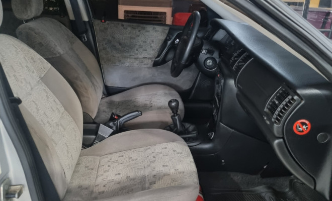 GM - Chevrolet Vectra GLS/Expres.2.2/ 2.0 e 2.0 CD 8V 2004 Gasolina-5