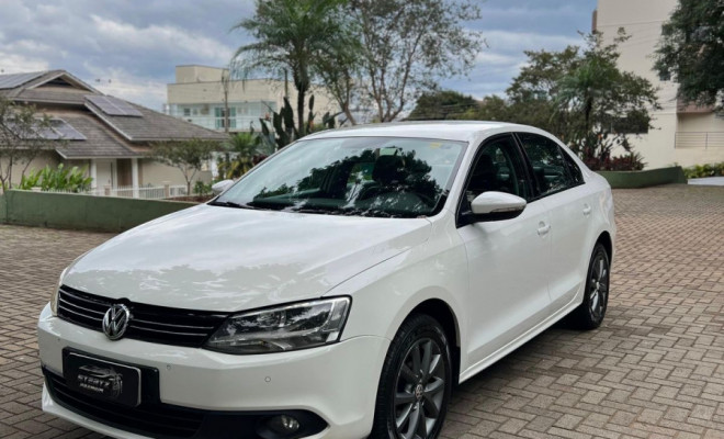 VW - VolksWagen JETTA Comfortline 2.0 T.Flex 8V 4p Tipt. 2013 Flex-14
