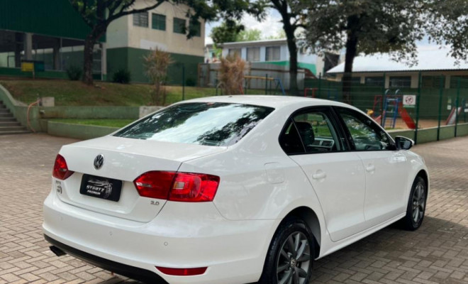 VW - VolksWagen JETTA Comfortline 2.0 T.Flex 8V 4p Tipt. 2013 Flex-2
