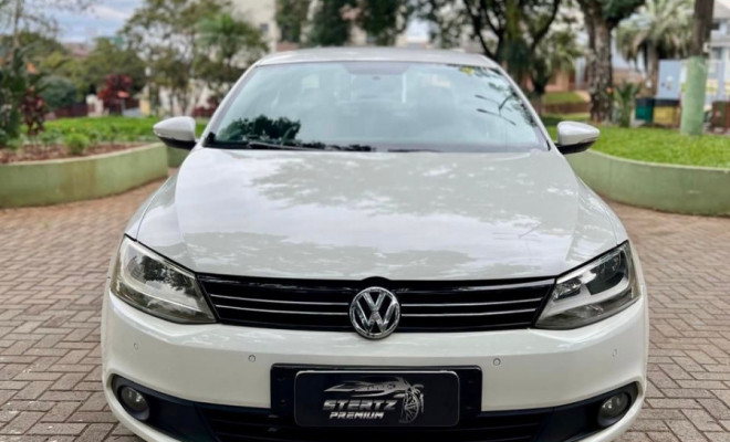VW - VolksWagen JETTA Comfortline 2.0 T.Flex 8V 4p Tipt. 2013 Flex-0